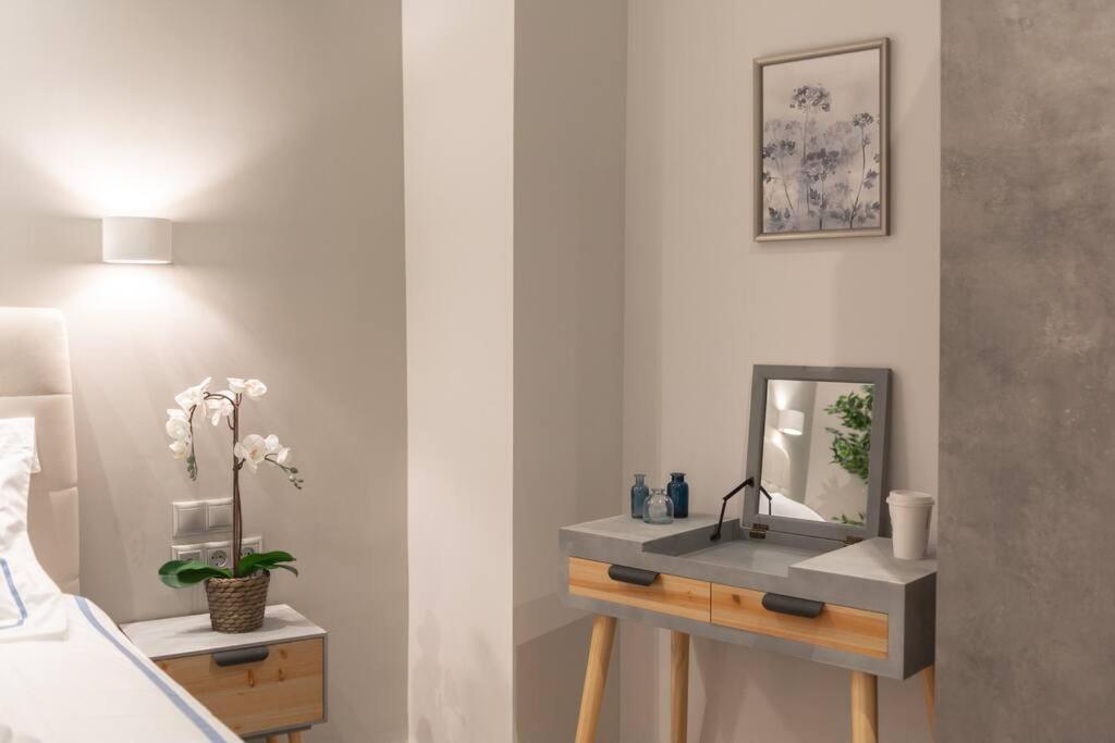 A11 Pristine & Comfy Studio Near Plaka & Parthenon Athen Eksteriør billede